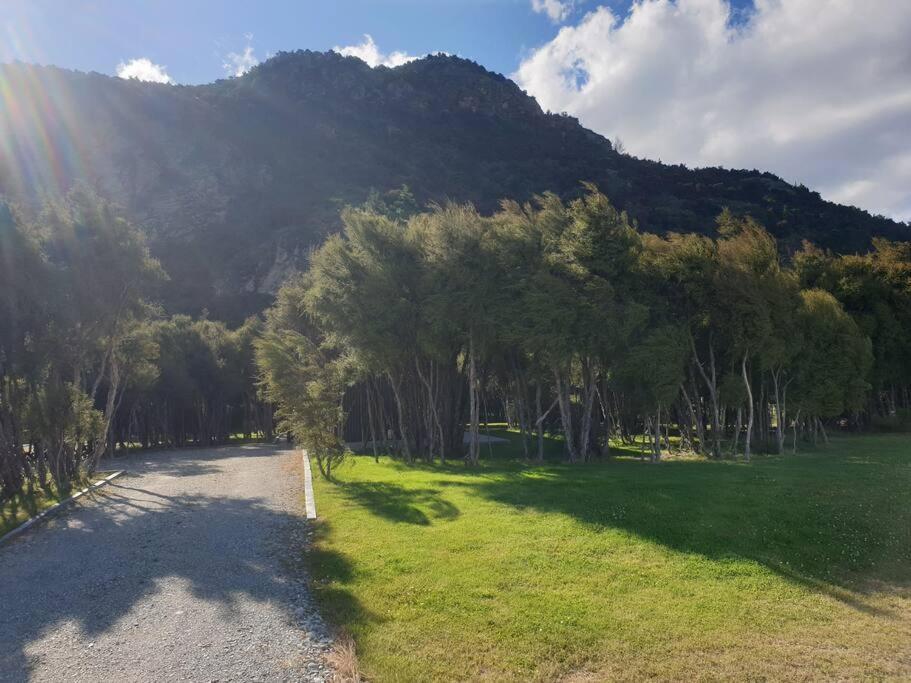 Stylish Tranquil & Private 2 X Bikes Villa Wanaka Buitenkant foto